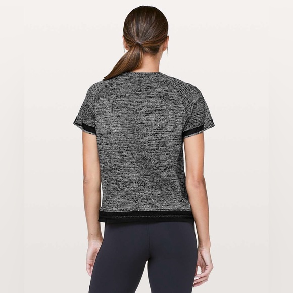 Lululemon Women’s Find Focus Short Sleeve Shirt Twillines Ice Grey Black sz 6 - Picture 4 of 9